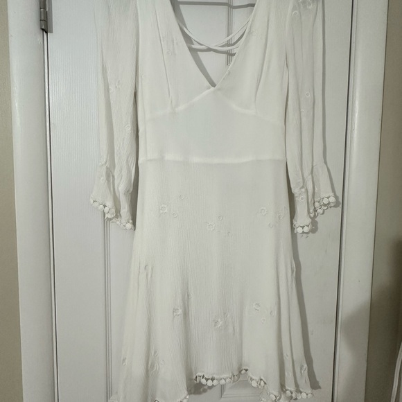 Elegant White Women's Dress - Picture 6 of 7